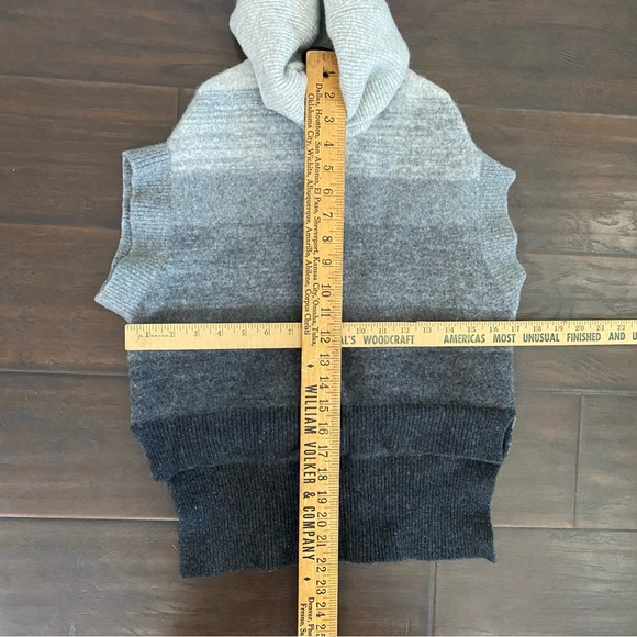 BCBGmaxarzia wool cashmere blend thick fabric sweater women’s size XS - Picture 2 of 6